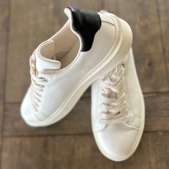 Steve Madden-Charlie Platform Sneakers - Picture 3 of 15
